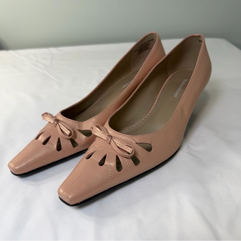 Naturalizer Women's Railey Shell Pink Bow Square Toe Kitten Heel Pump Size 8.5